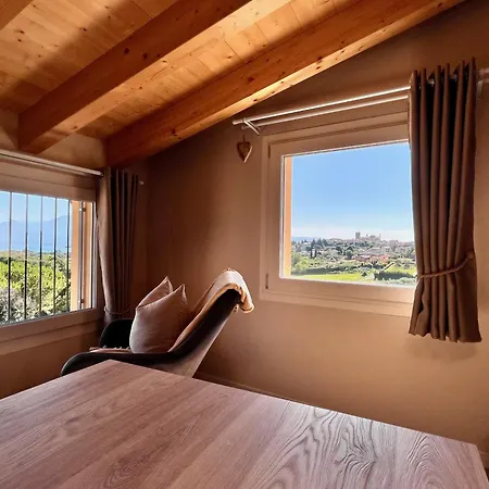 Holiday home Antica Corte - Attico & View Montinelle